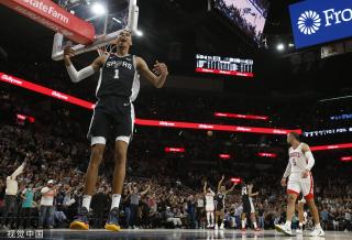 在此文中具 在此文中具