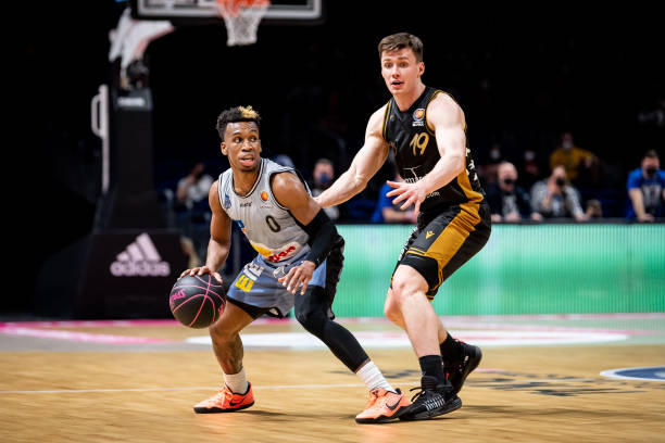 到他的个人 到他的个人