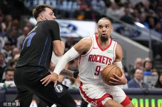 足球赛事中 足球赛事中