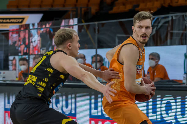 提高球队凝 提高球队凝